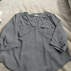 White and blue blouse with 3/4 sleeves